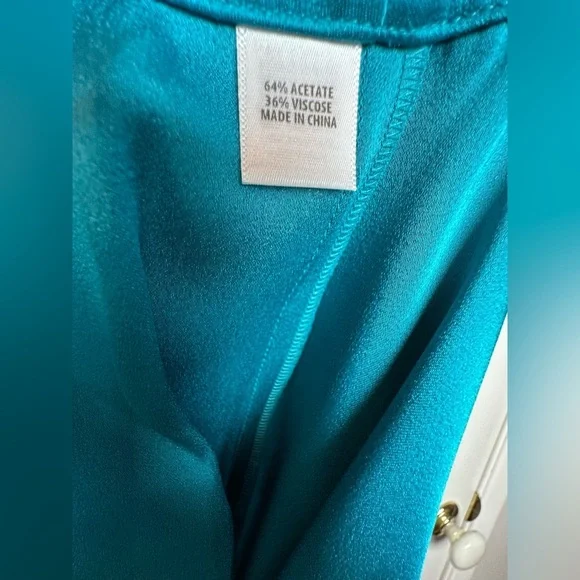 St. John Turquoise Embellished Ensemble 3 piece,pants size 10 blouse size large - Picture 15 of 17
